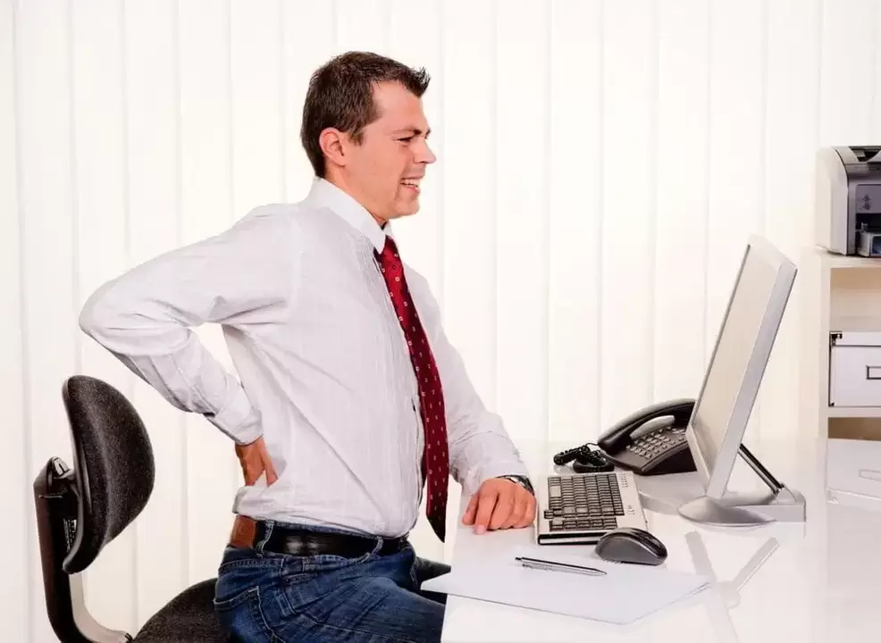 sakit sa likod tungod sa osteochondrosis sa panahon sa sedentary nga trabaho